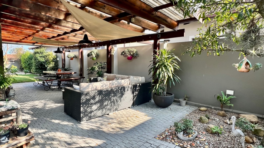 3 Bedroom Property for Sale in Earls Court Lifestyle Estate Western Cape